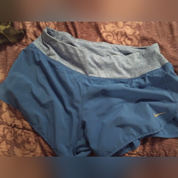 Nike dri fit shorts - Picture 2 of 4